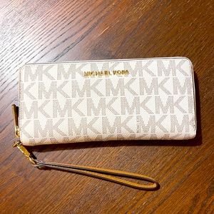 Michael Kors Wristlet Wallet